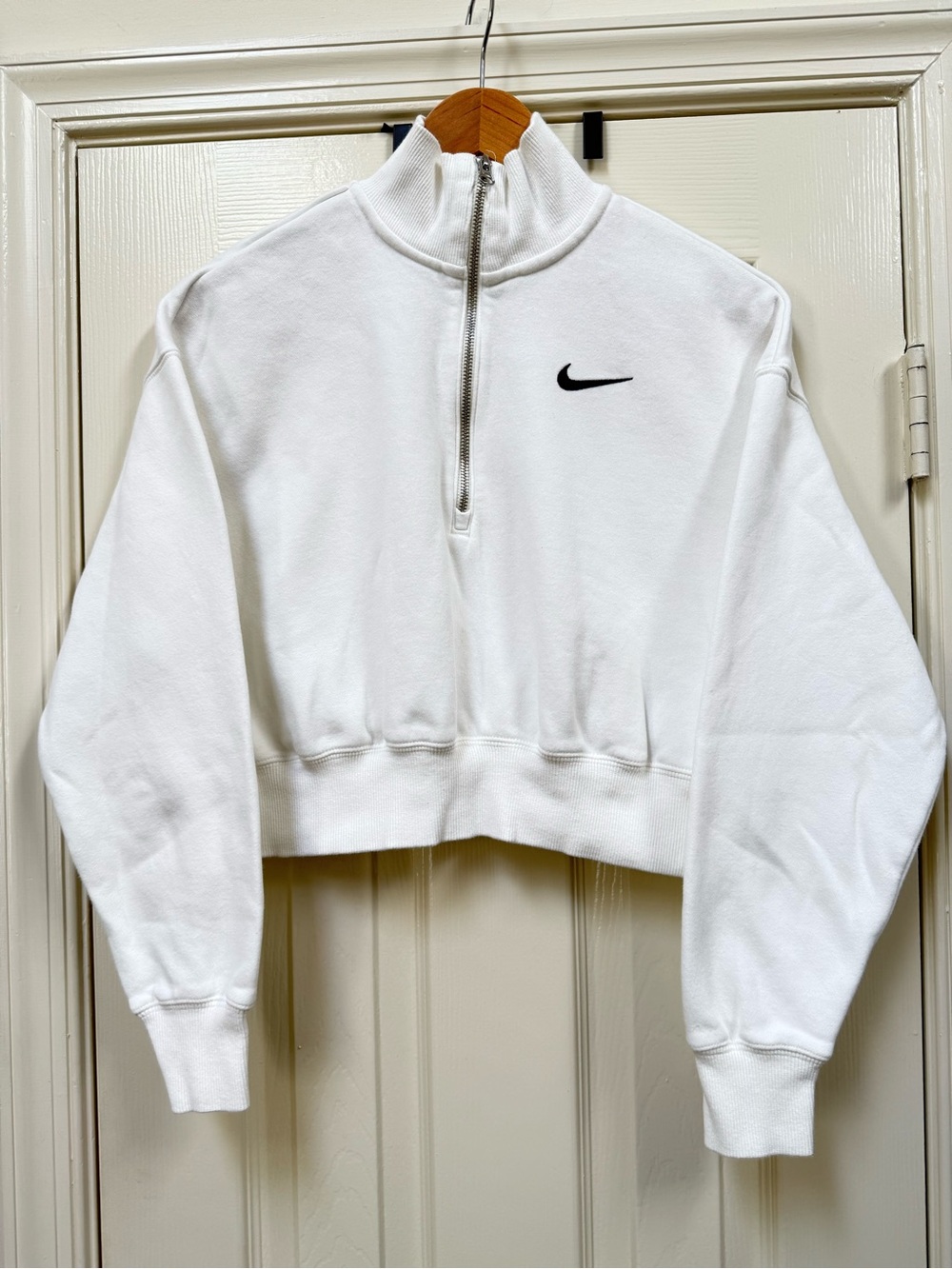 Nike Women’s White Half-Zip Cropped Sweatshirt Size Small Great Condition
